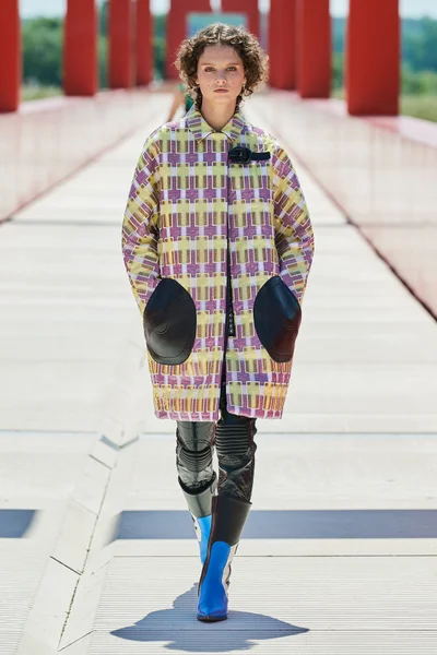 Look 14